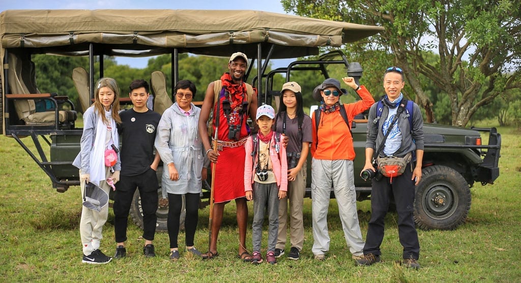 Moses Titimet Nampaso guiding a group
